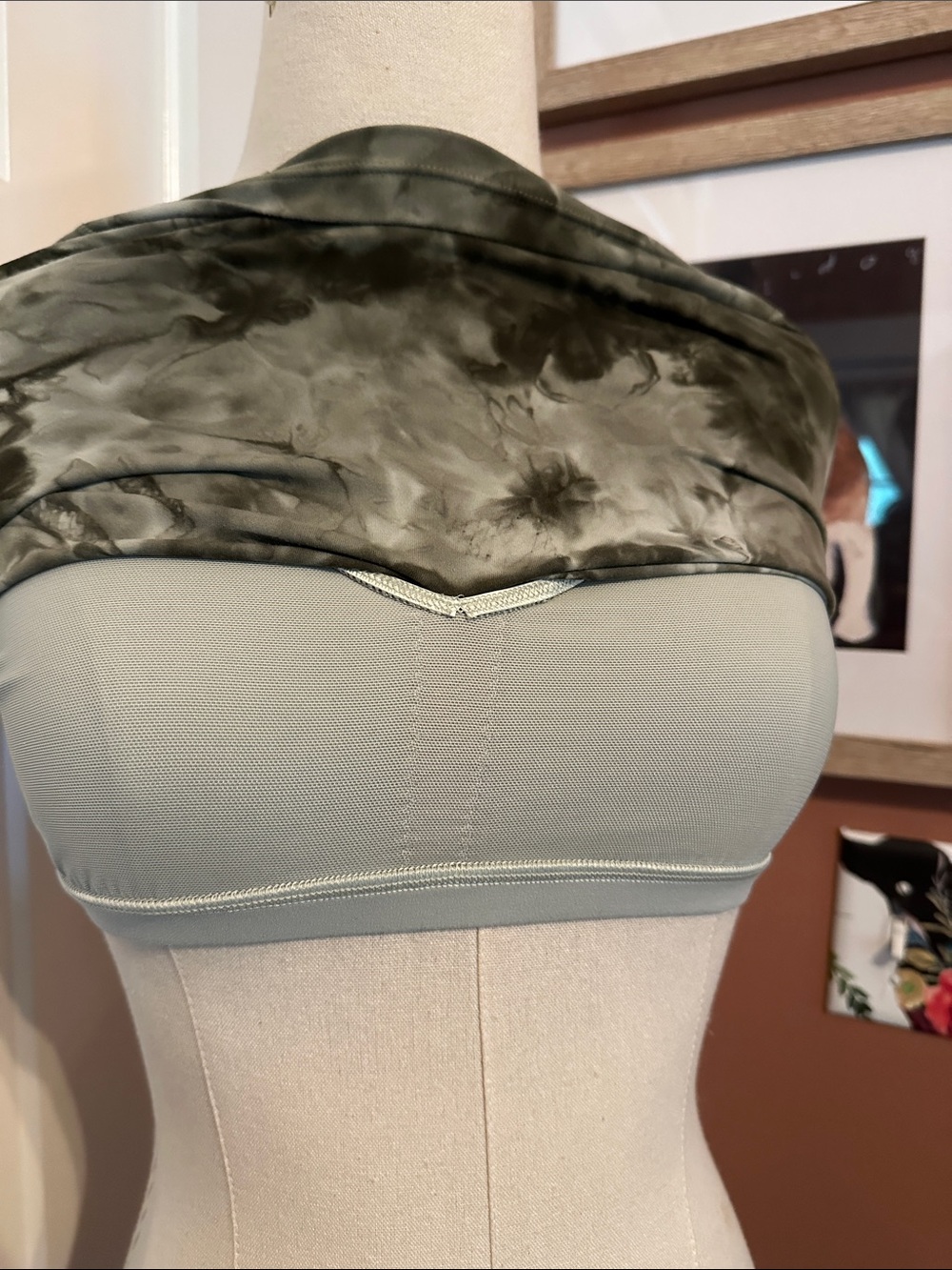 lululemon athletica Align Olive Tie-Dye V-Neck Crop 8 bra lined Tank - Picture 9 of 11